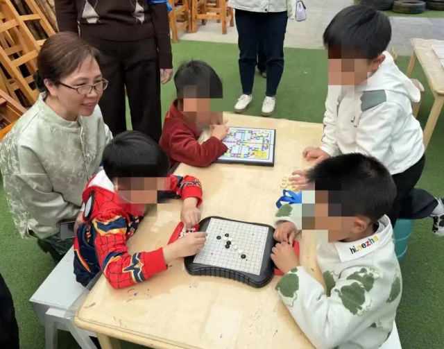 放飞幼年的想象与愿望不同节奏的孩子在同一片空间中自由表达 放飞幼年的想象与愿望不同节奏的孩子在同一片空间中自由表达