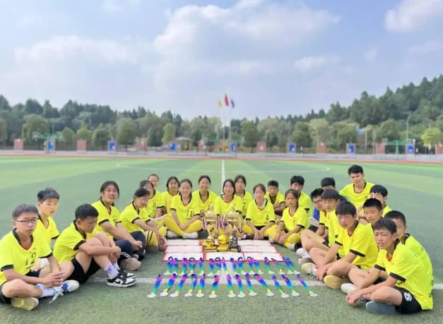 教育智慧点亮每个孩子身上的闪光点走进校园在校园的文化墙上 教育智慧点亮每个孩子身上的闪光点走进校园在校园的文化墙上